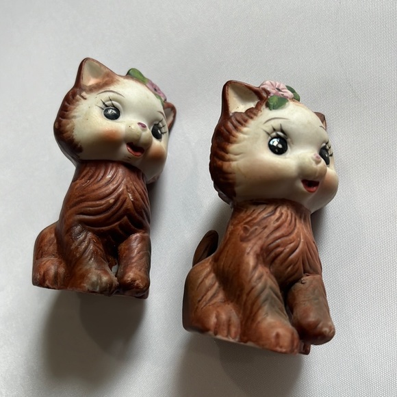 Cat Kitten 2 1/2 Inch Salt and Pepper Shakers Ceramic Made in Korea Adorable🆕 - Picture 2 of 12